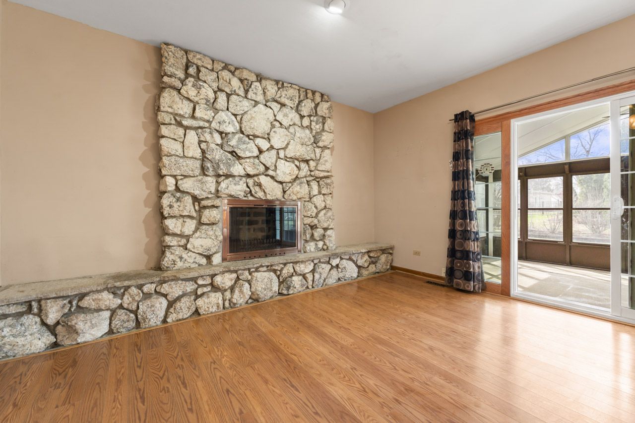 2007 E Robinhood Lane, Arlington Heights, IL 60004