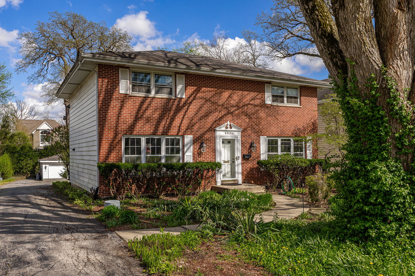 4821 Wallbank Avenue, Downers Grove, IL 60515