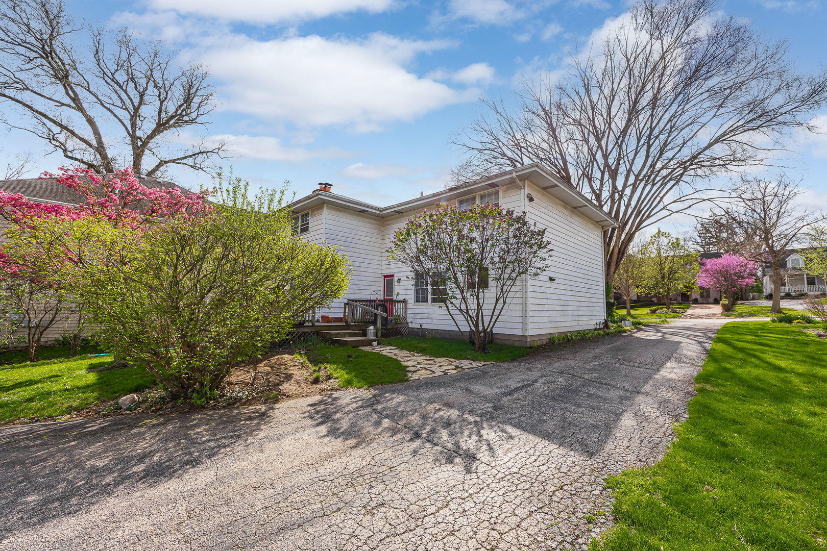 4821 Wallbank Avenue, Downers Grove, IL 60515