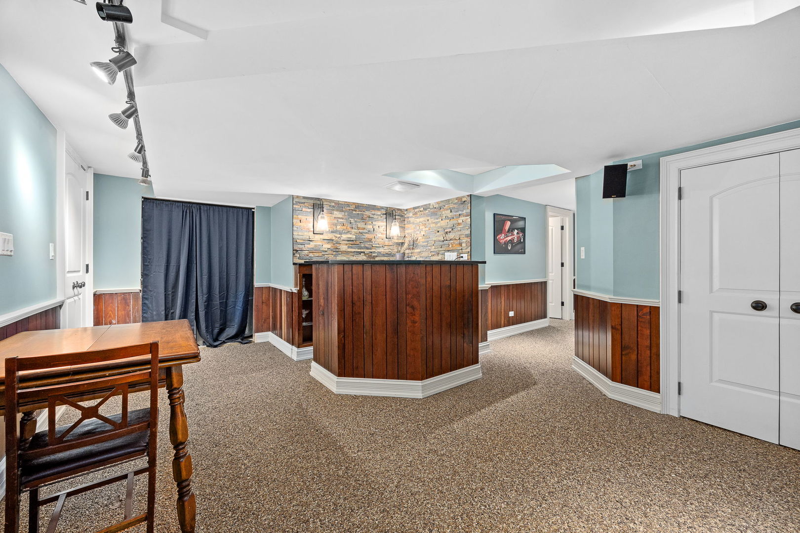 4821 Wallbank Avenue, Downers Grove, IL 60515
