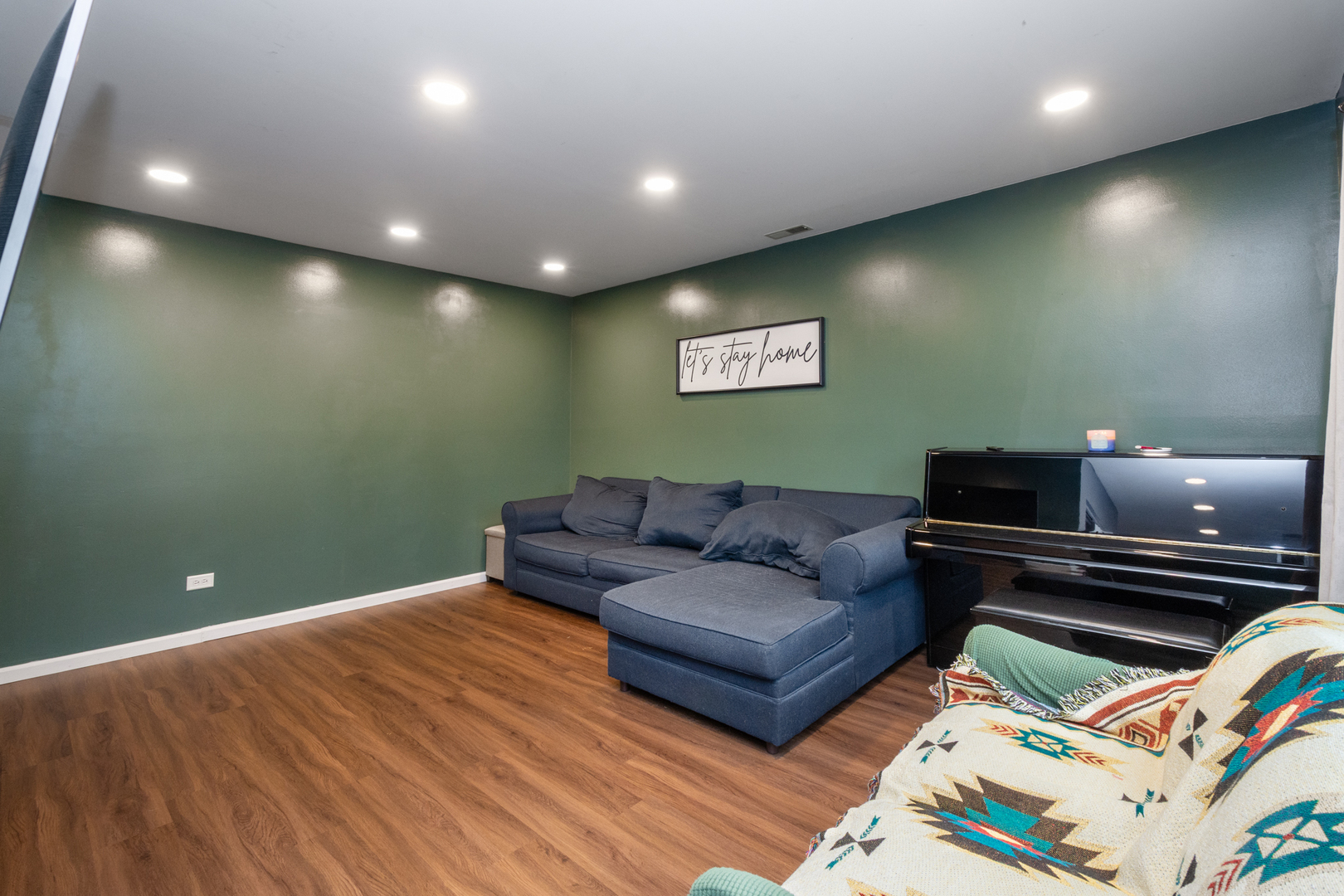 914 Wembley Drive, Island Lake, IL 60042