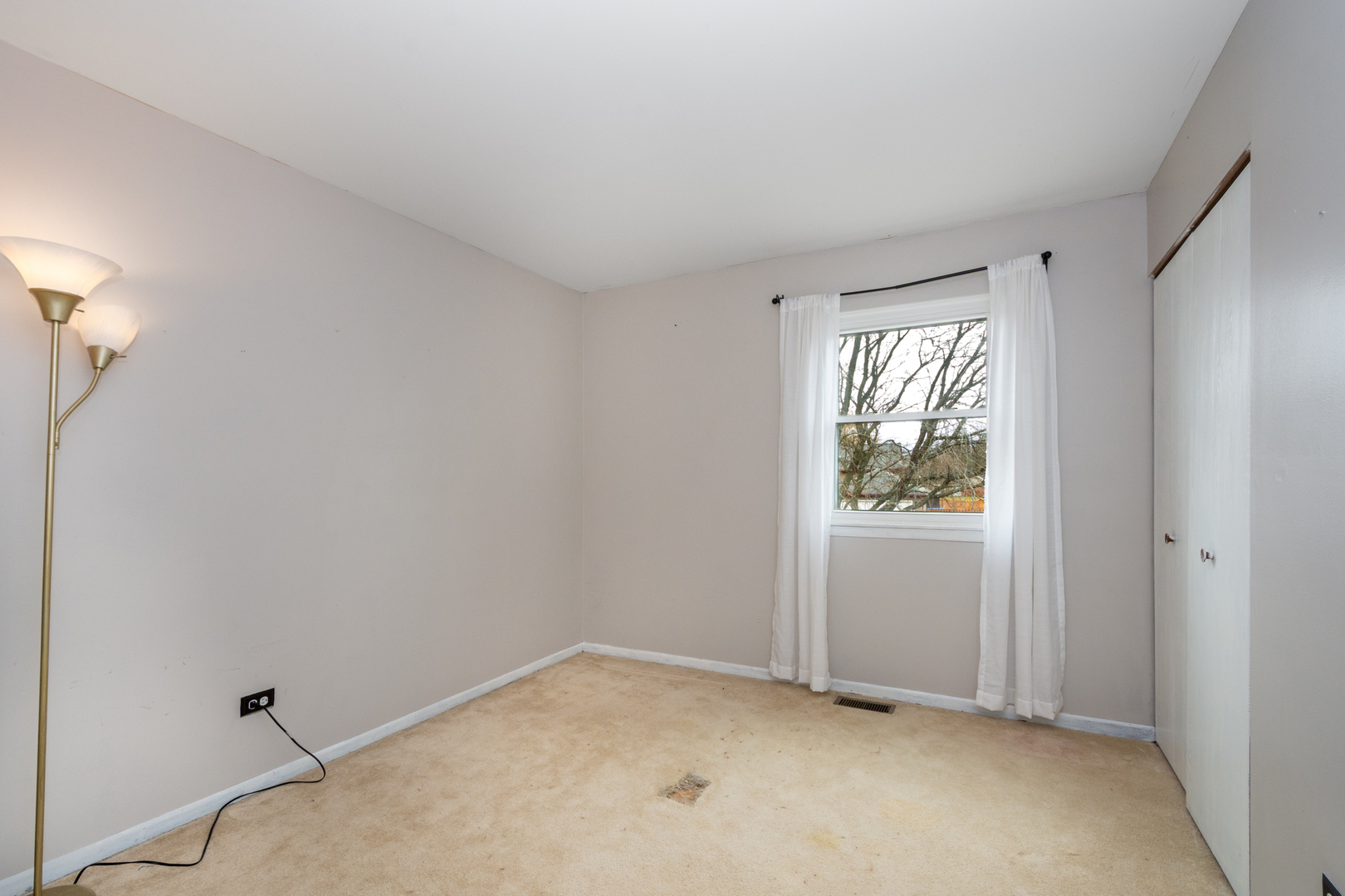 914 Wembley Drive, Island Lake, IL 60042