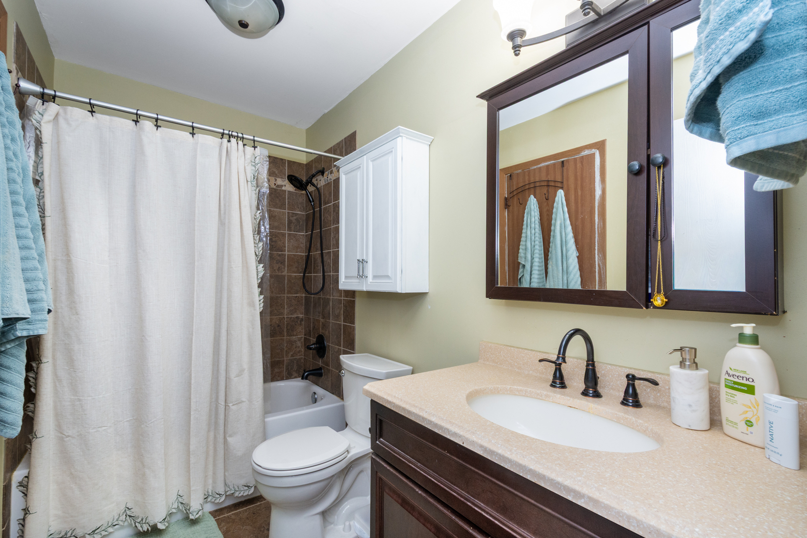 914 Wembley Drive, Island Lake, IL 60042