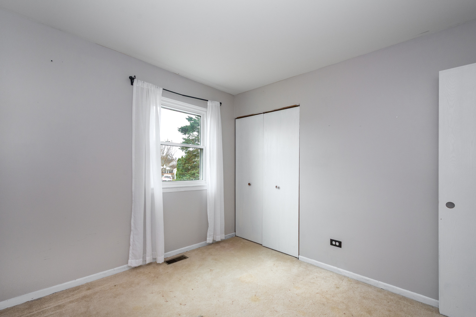 914 Wembley Drive, Island Lake, IL 60042