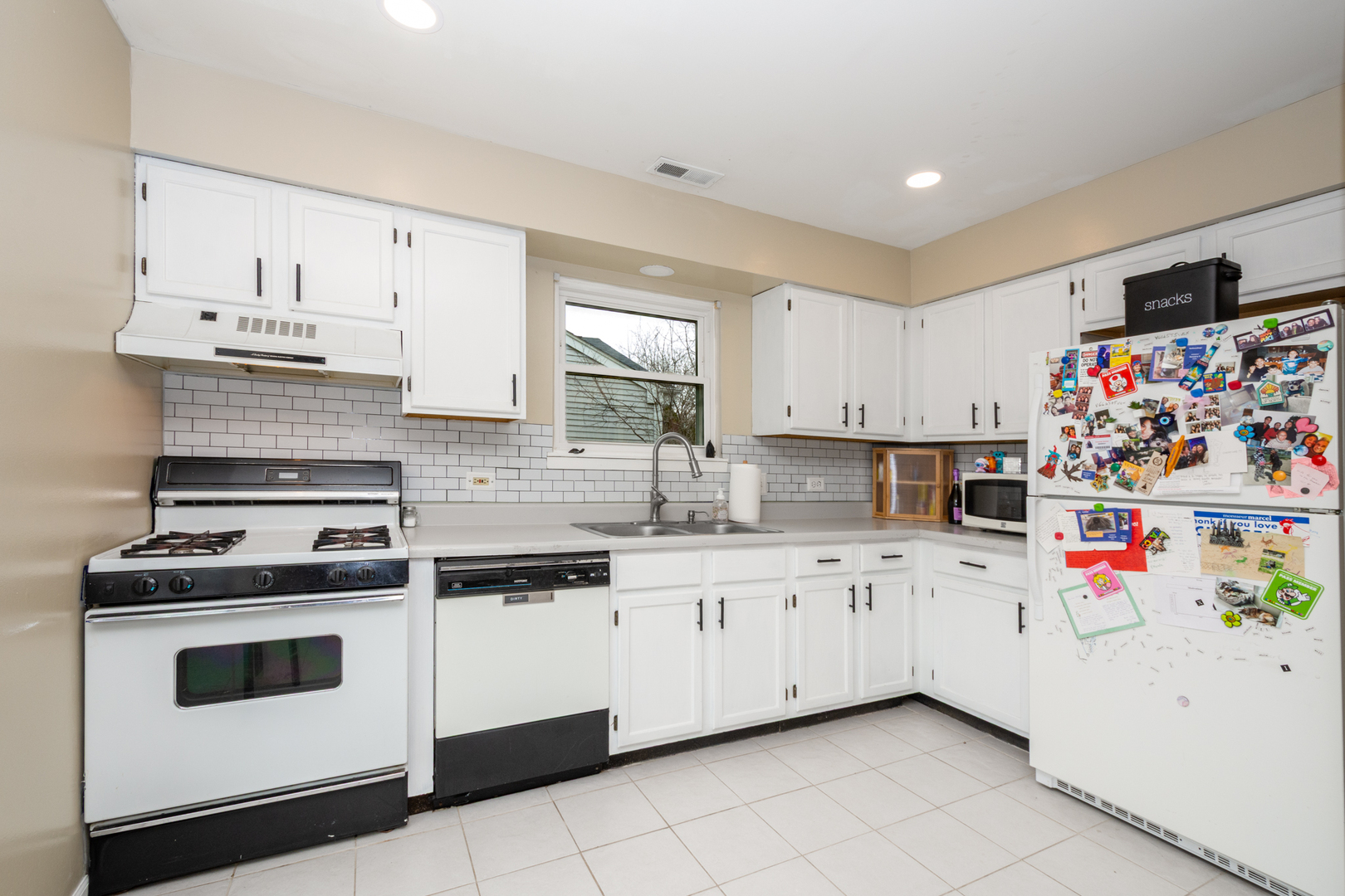 914 Wembley Drive, Island Lake, IL 60042