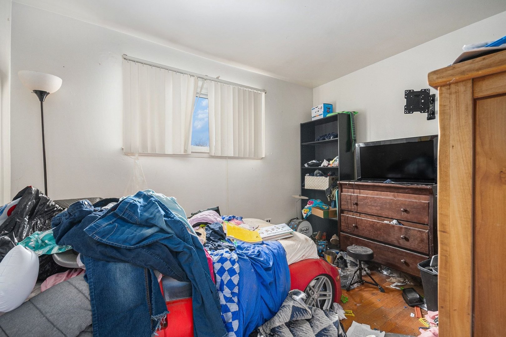 1241 S Elmwood Avenue, Waukegan, IL 60085