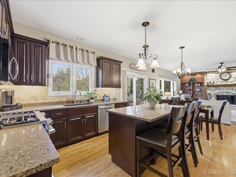 1109 Edwards Drive, Batavia, IL 60510