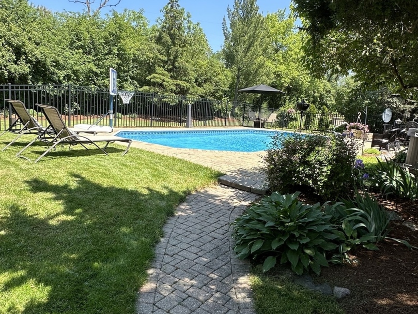 1109 Edwards Drive, Batavia, IL 60510