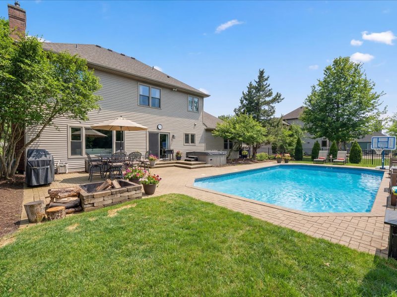 1109 Edwards Drive, Batavia, IL 60510