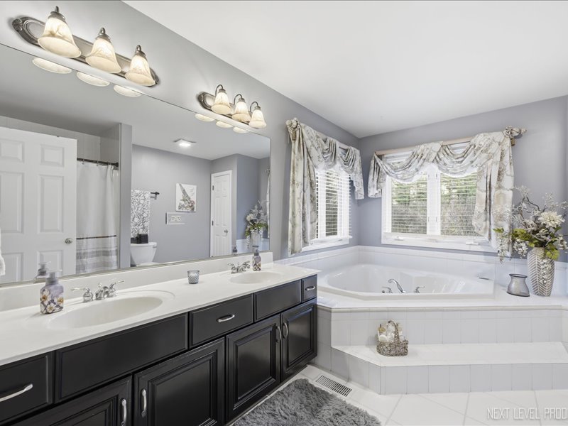 1109 Edwards Drive, Batavia, IL 60510