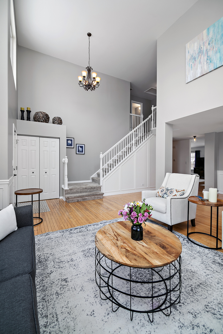 1675 Rosehall Lane, Elgin, IL 60123