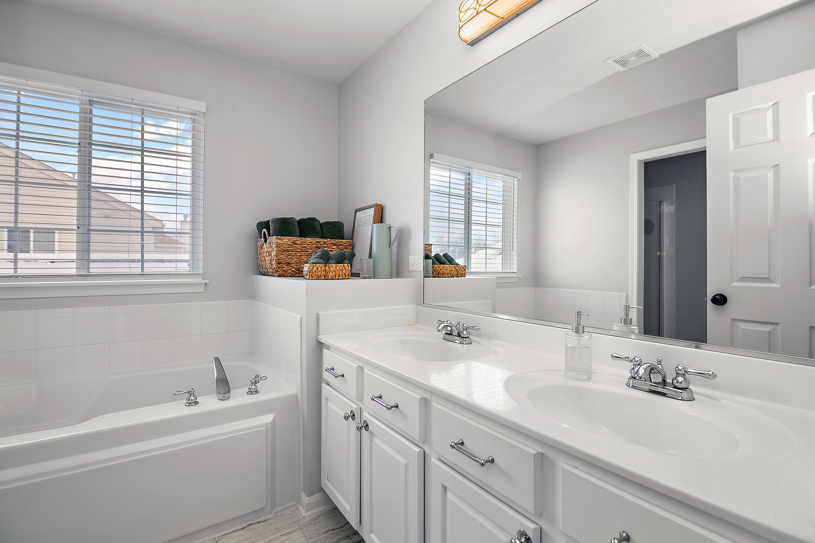 1675 Rosehall Lane, Elgin, IL 60123