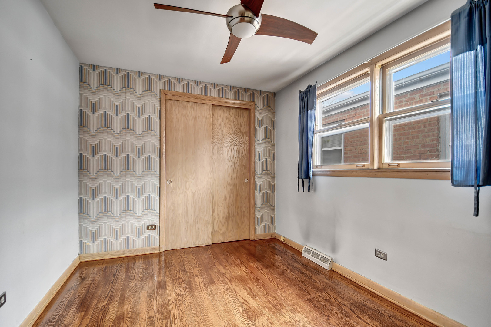 5123 S Lotus Avenue, Chicago, IL 60638