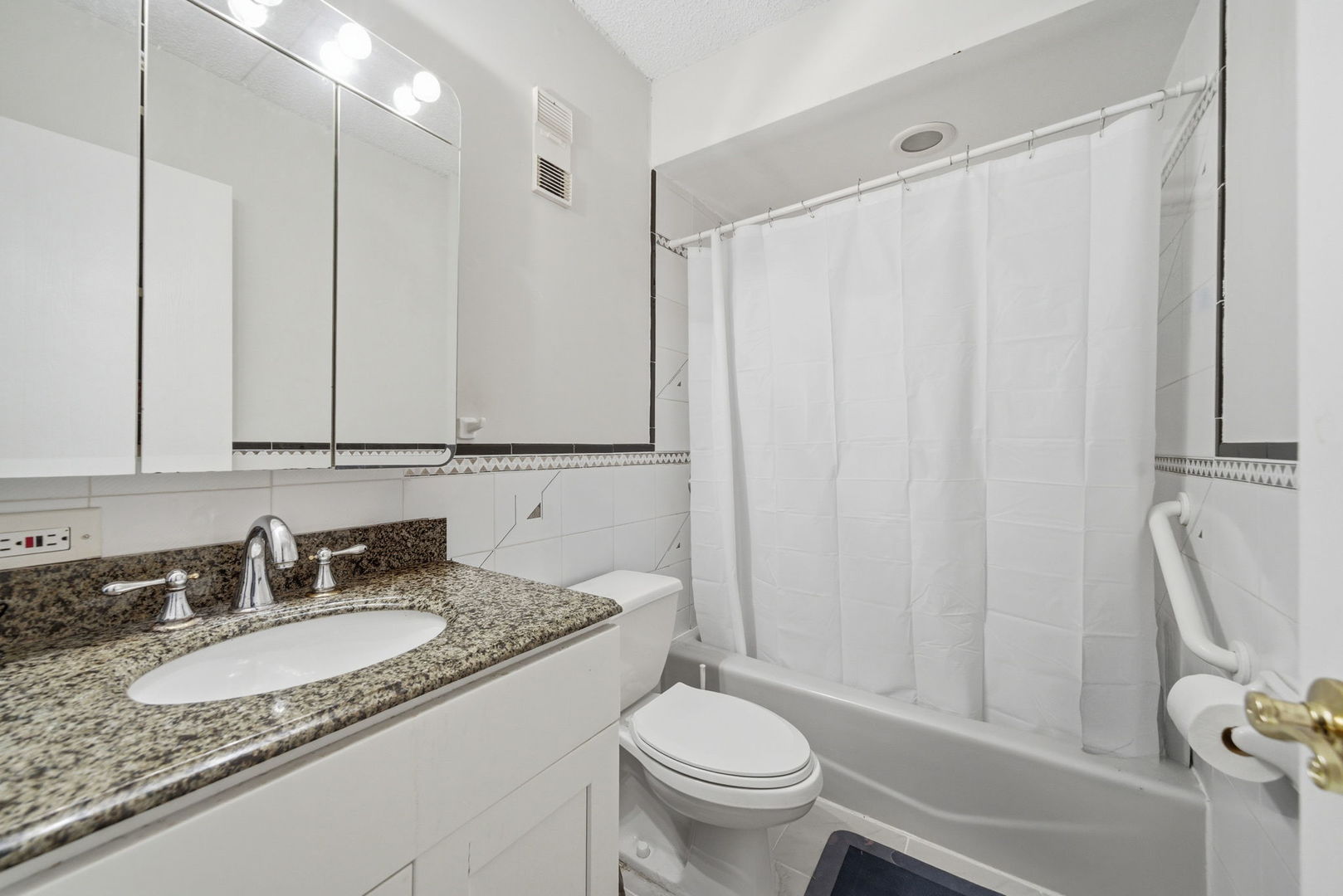 940 N Rohlwing Road #201A, Addison, IL 60101