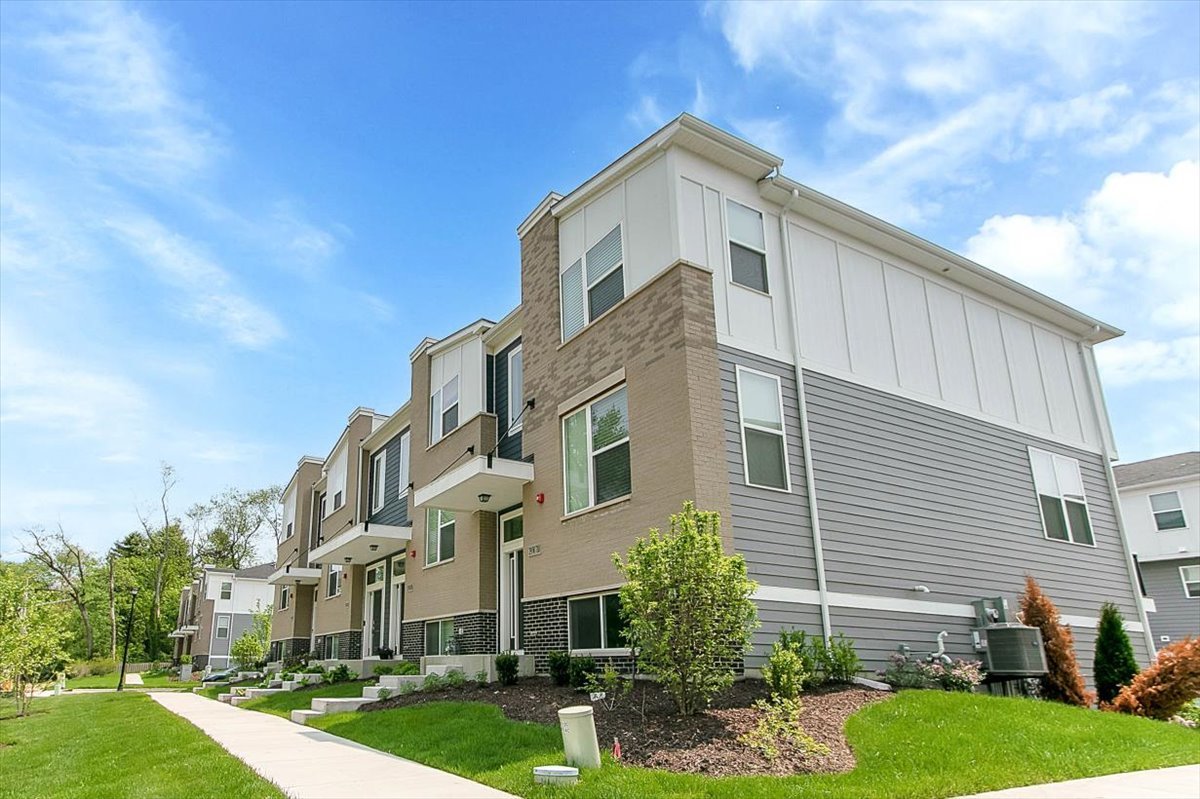 29w710 Cambridge Court, Warrenville, IL 60555