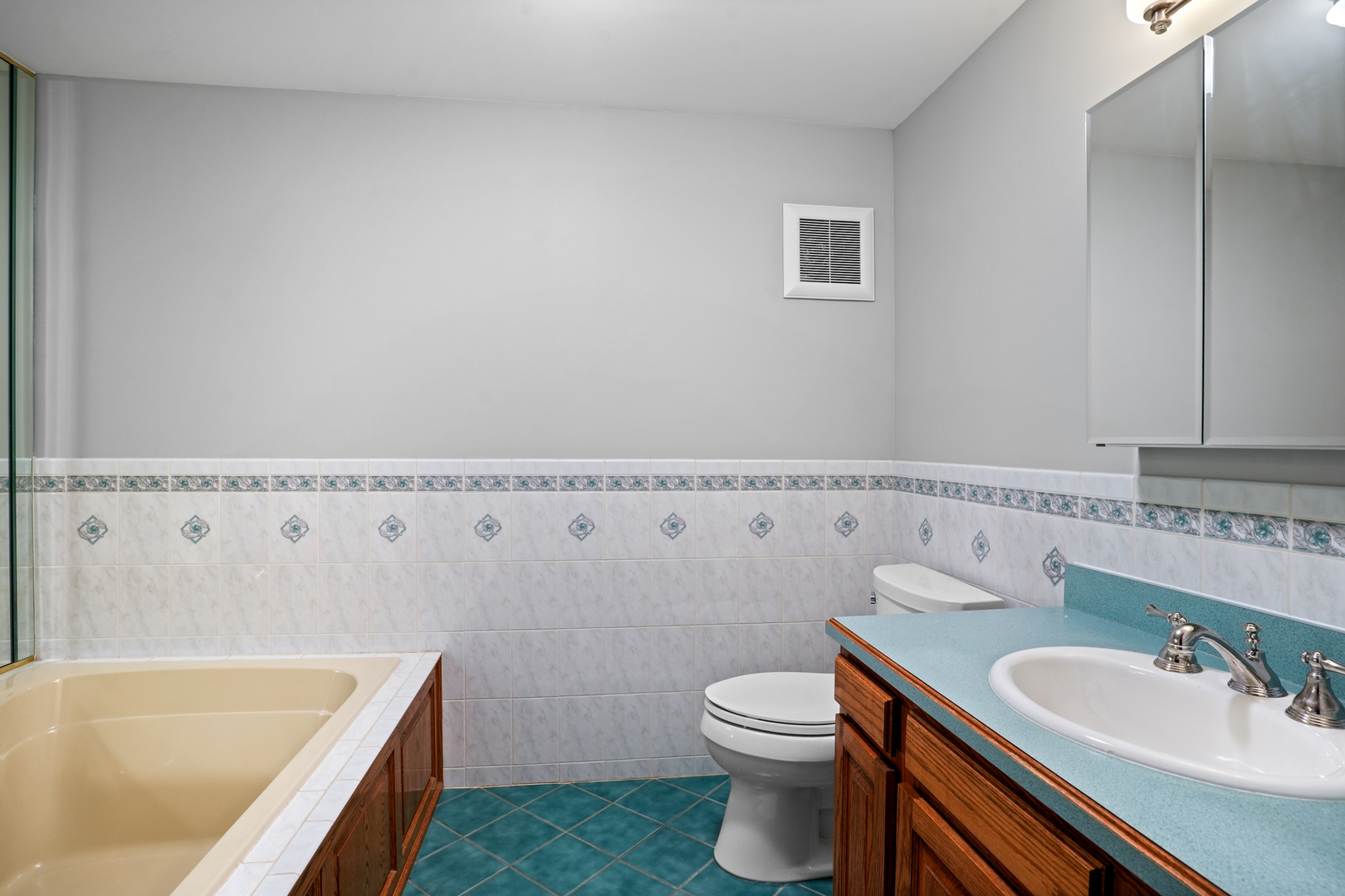 416 N Rush Street, Itasca, IL 60143