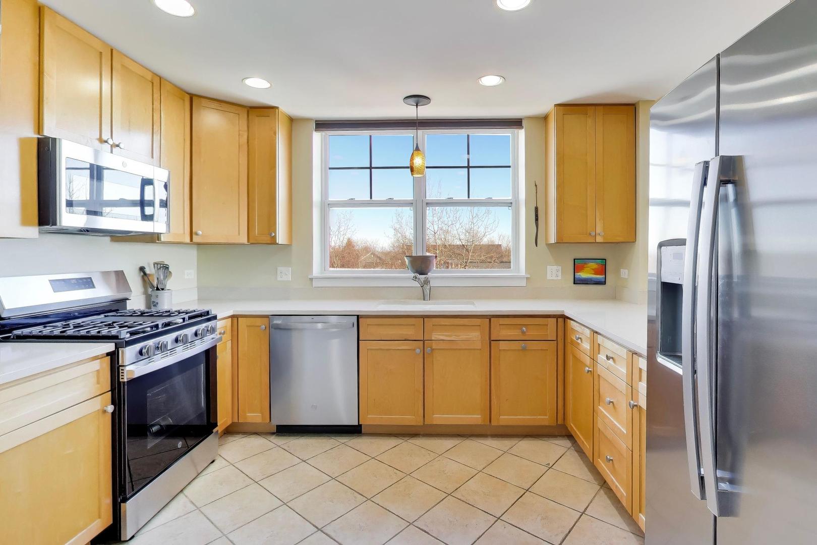 977 Harris Road #34, Grayslake, IL 60030