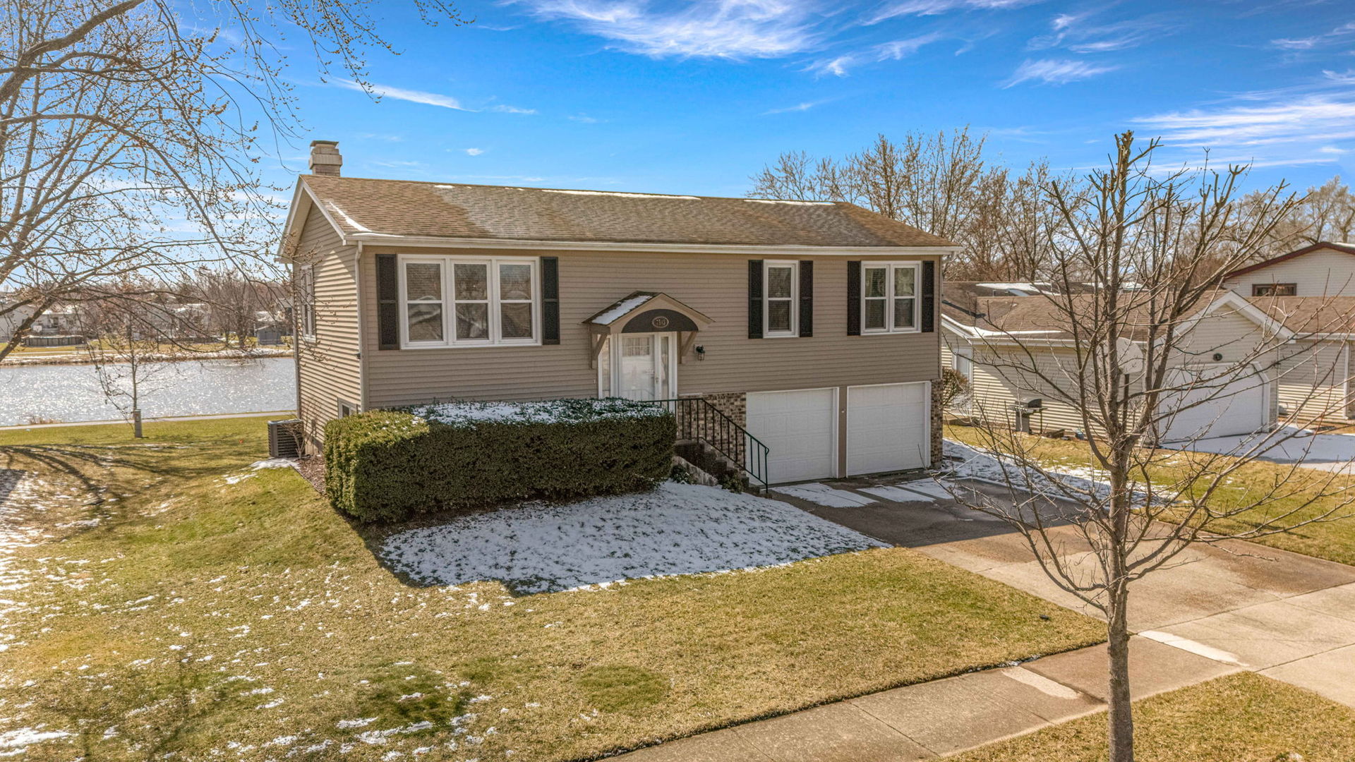 7545 W Hickory Creek Drive, Frankfort, IL 60423