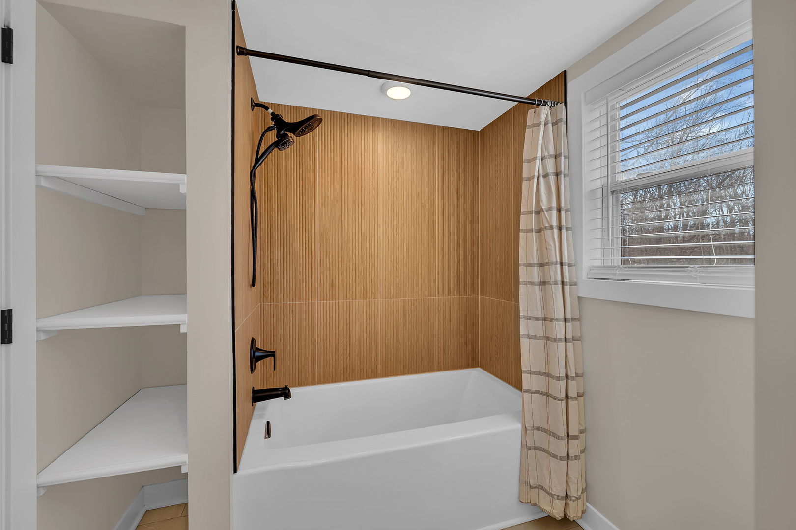 25530 S Canal Street, Channahon, IL 60410