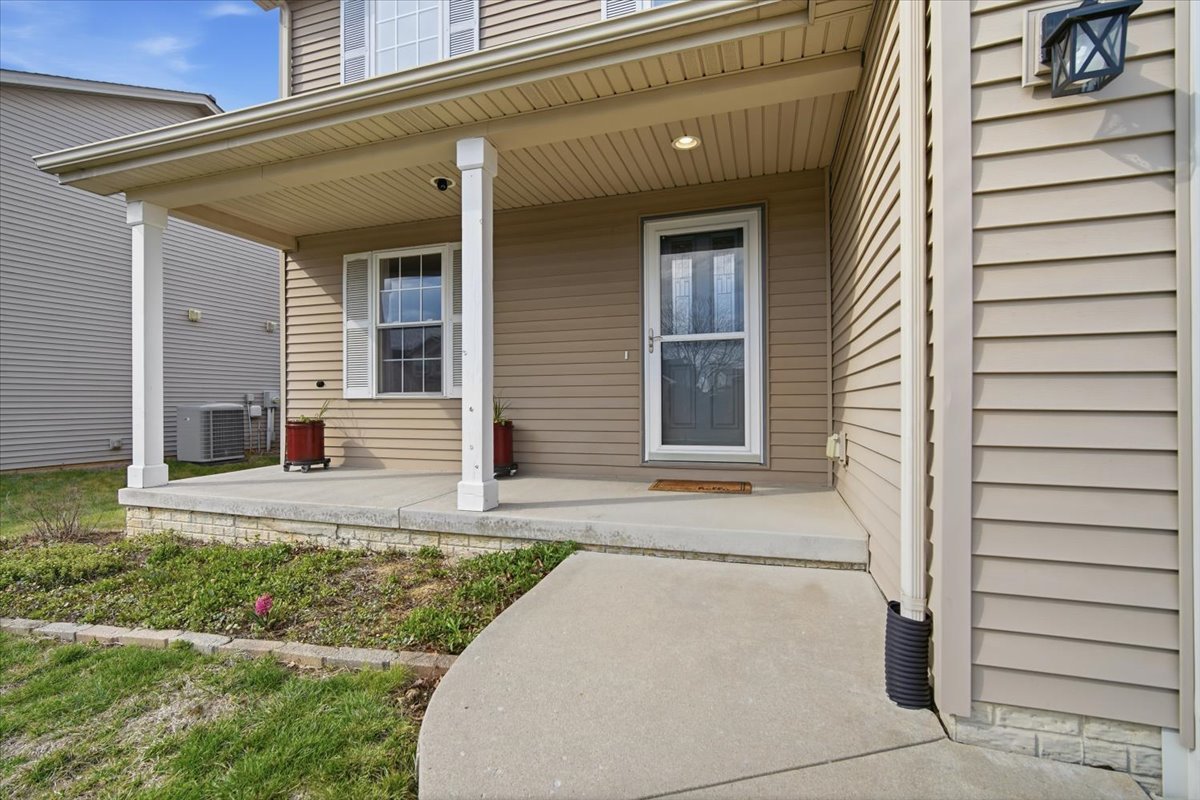 2429 Grey Fox Trail, Bloomington, IL 61705