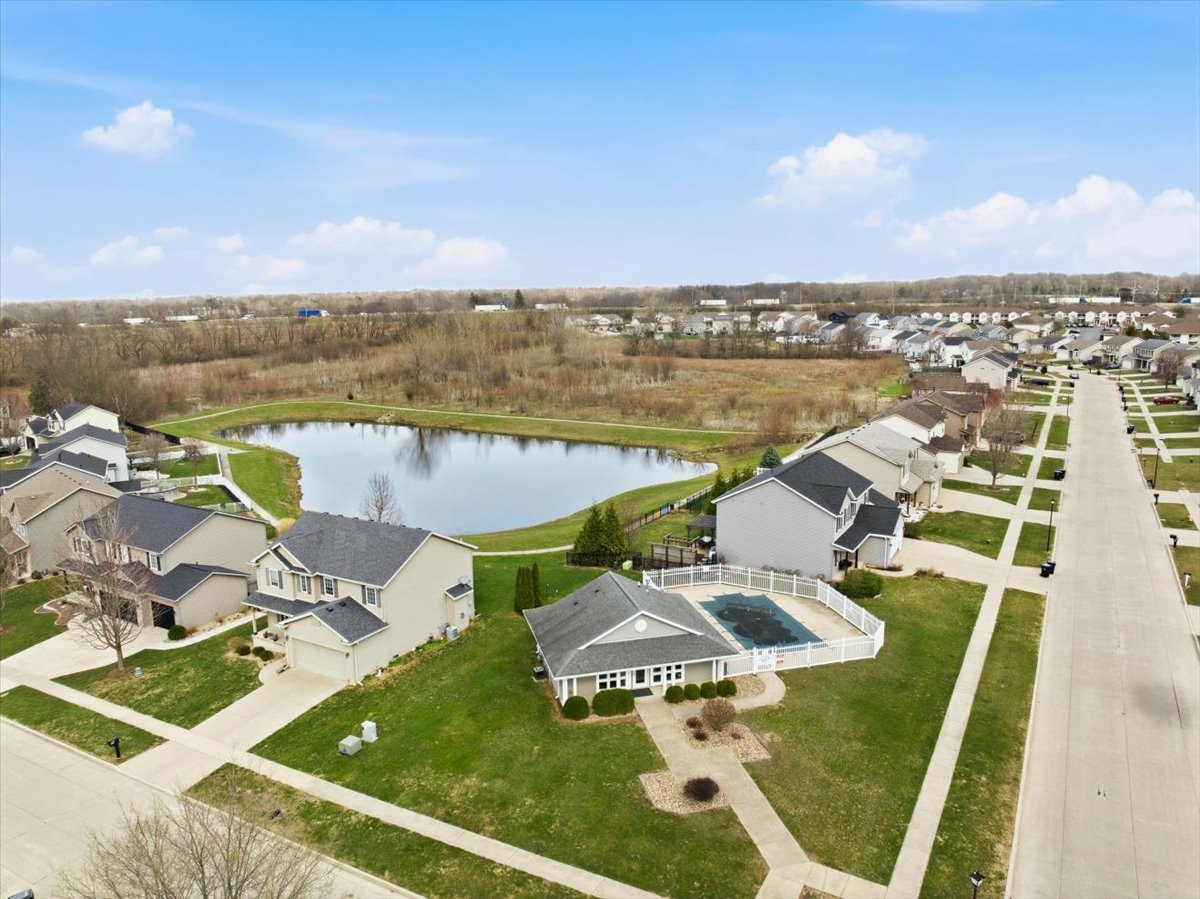 2429 Grey Fox Trail, Bloomington, IL 61705