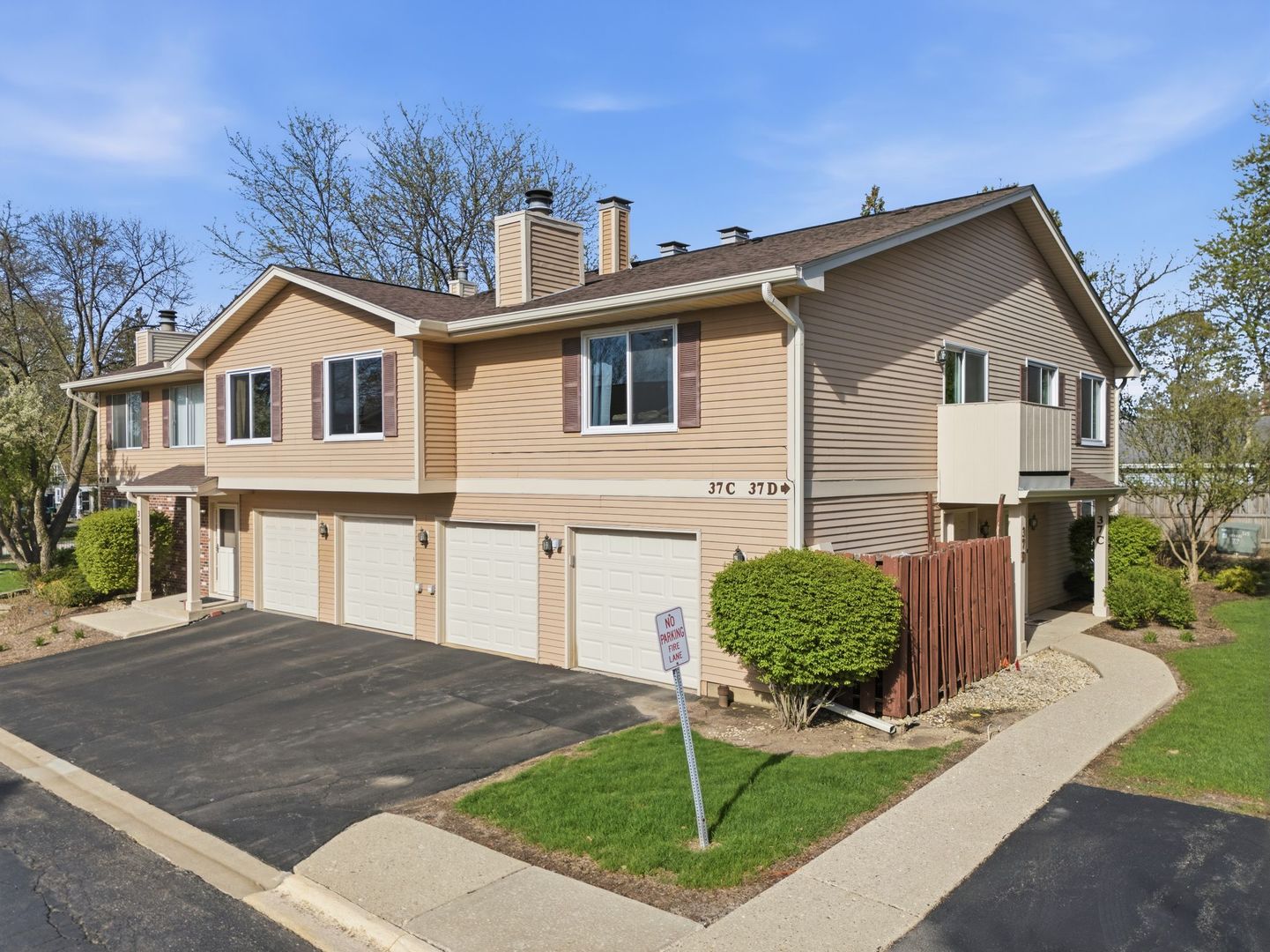 37 E Hickory Street #D, Lombard, IL 60148