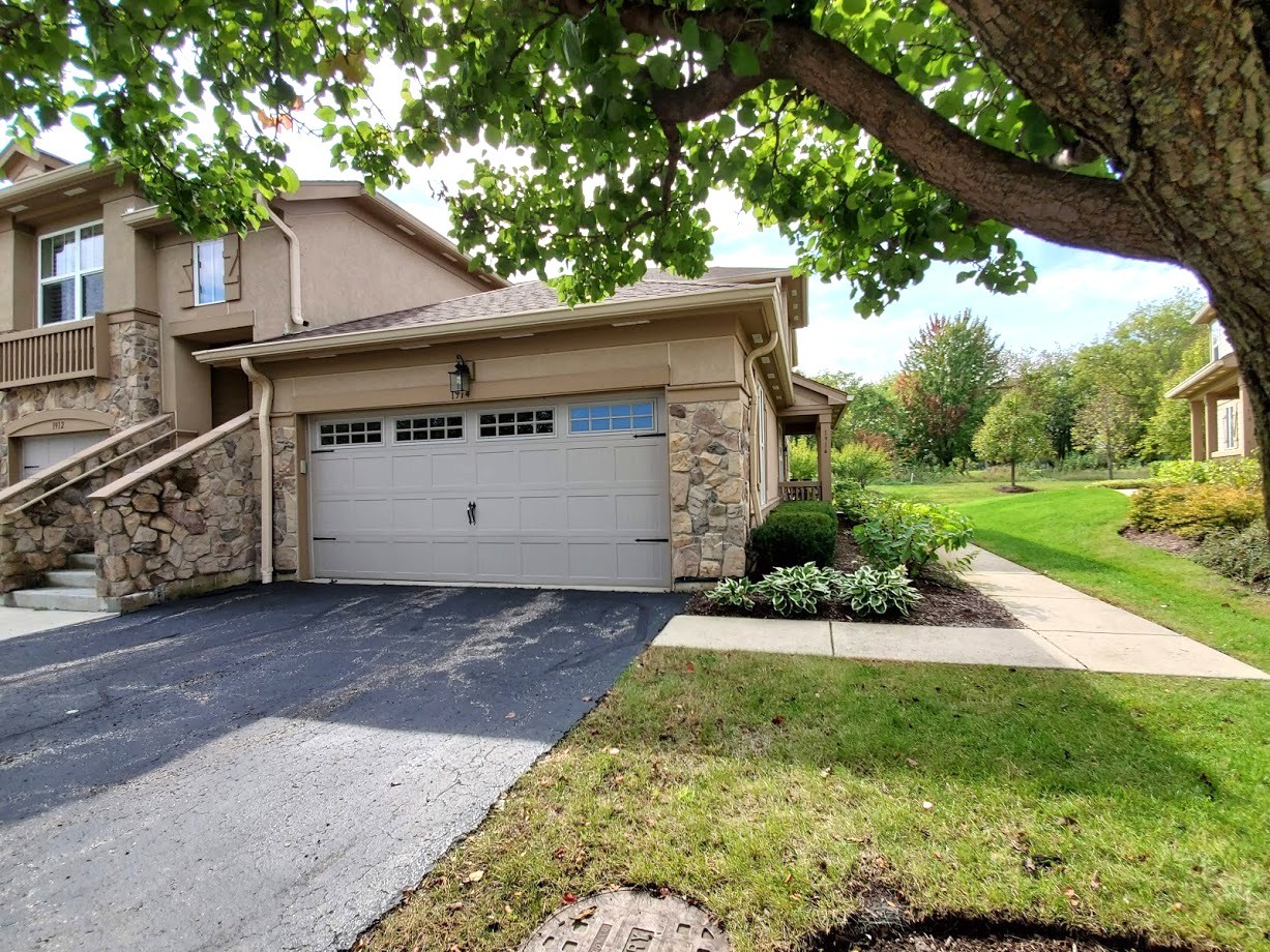 1914 Crenshaw Circle, Vernon Hills, IL 60061