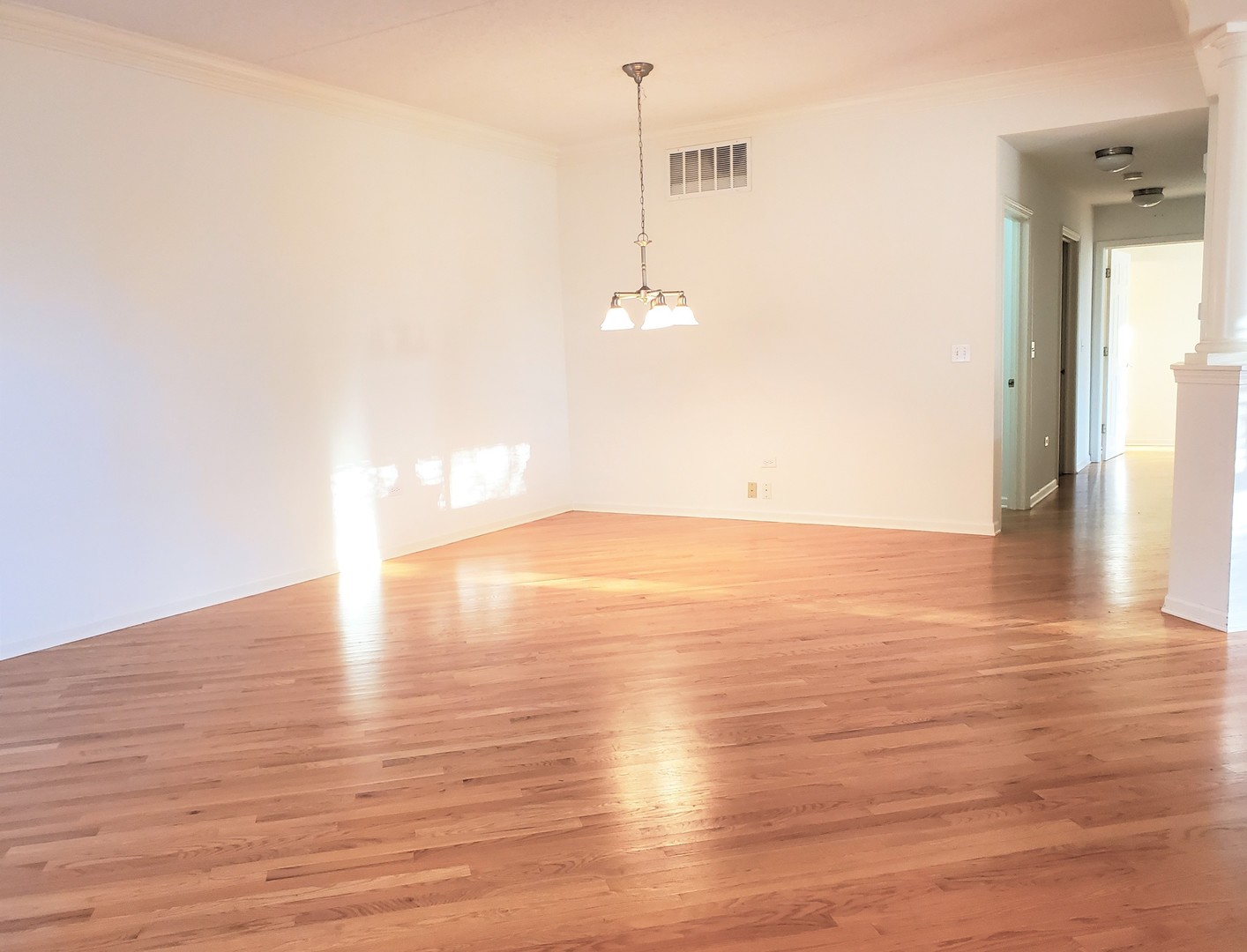 1914 Crenshaw Circle, Vernon Hills, IL 60061