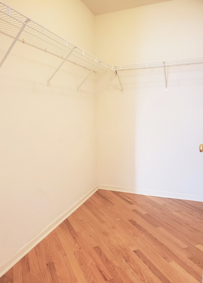 1914 Crenshaw Circle, Vernon Hills, IL 60061