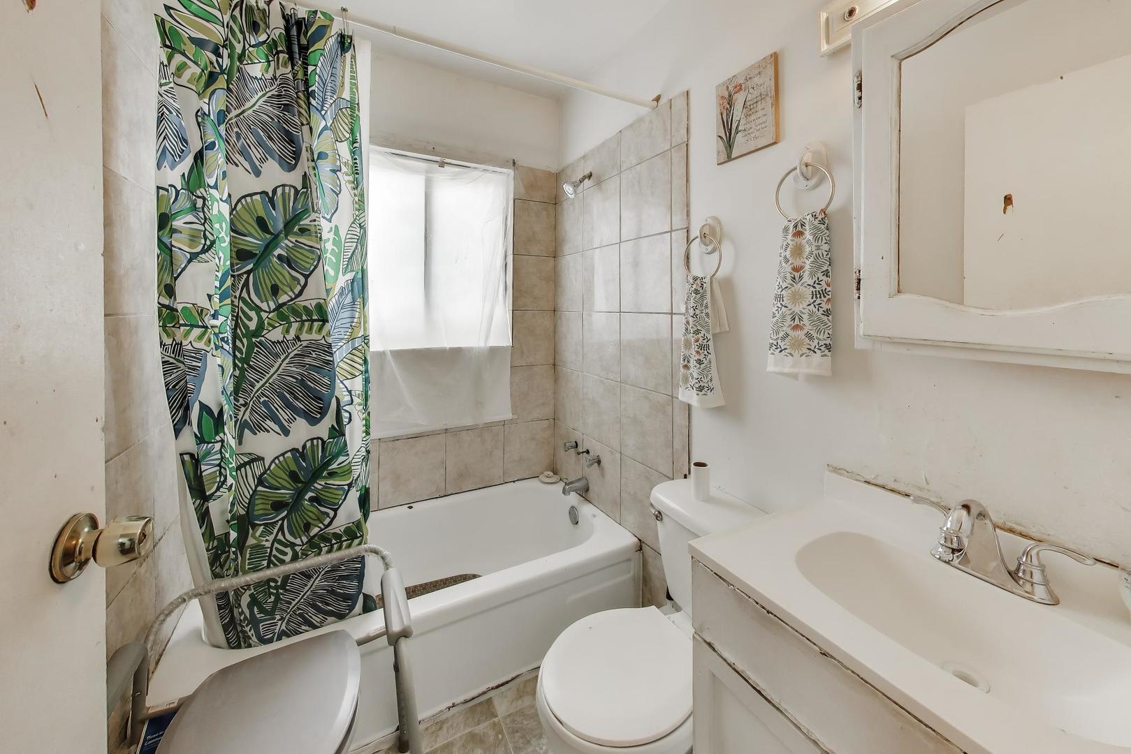 11746 S Racine Avenue, Chicago, IL 60643