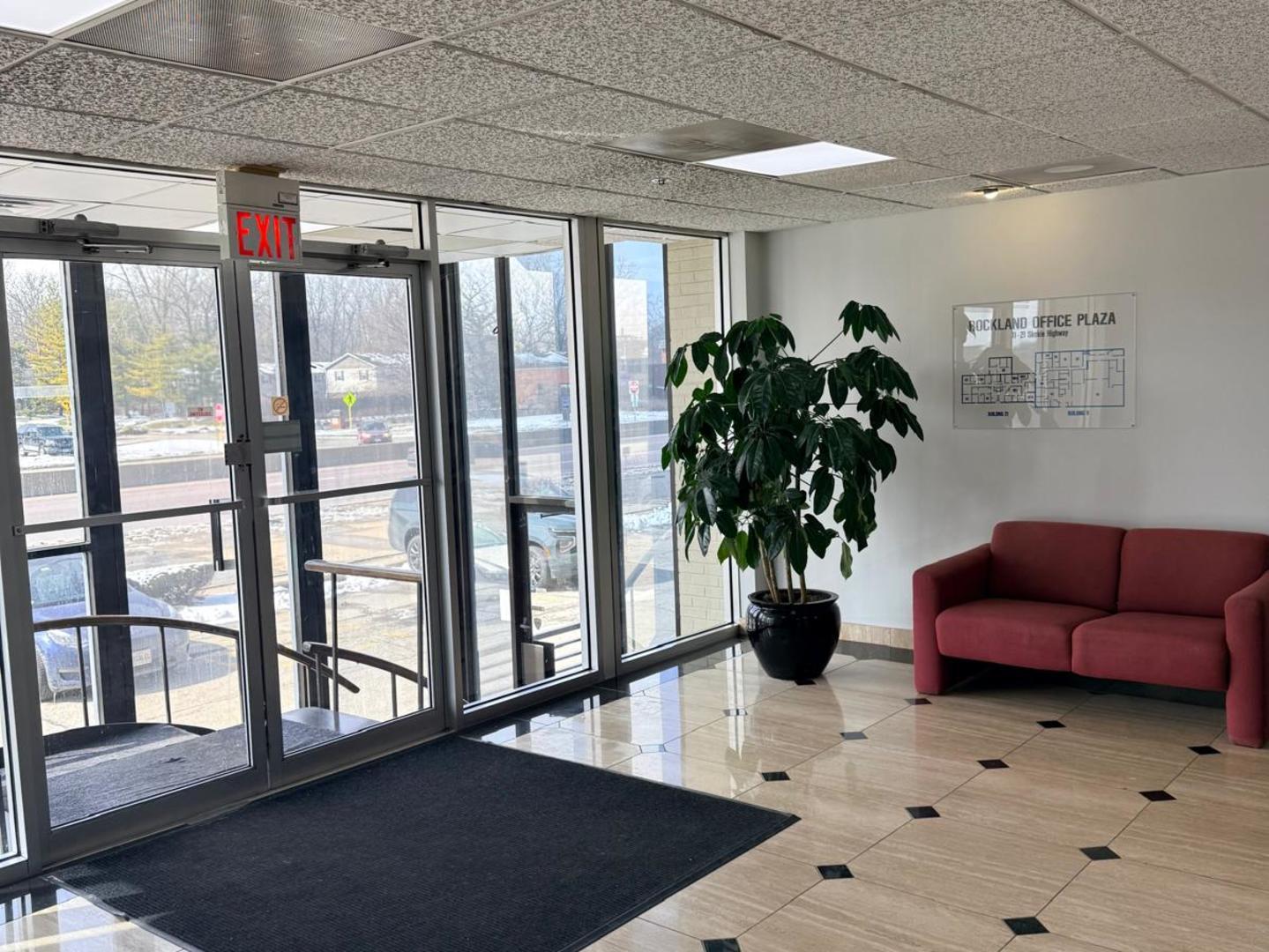 21 N Skokie Highway #203, Lake Bluff, IL 60044