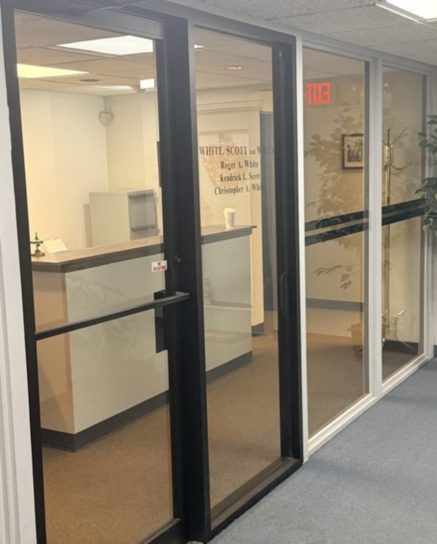 21 N Skokie Highway #203, Lake Bluff, IL 60044