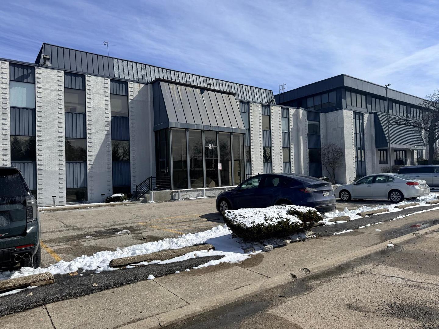 21 N Skokie Highway #203, Lake Bluff, IL 60044