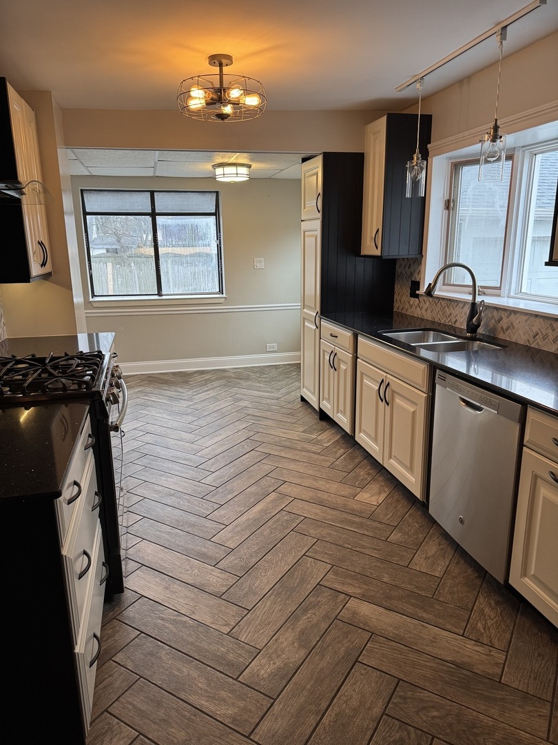 5043 155th Street, Oak Forest, IL 60452