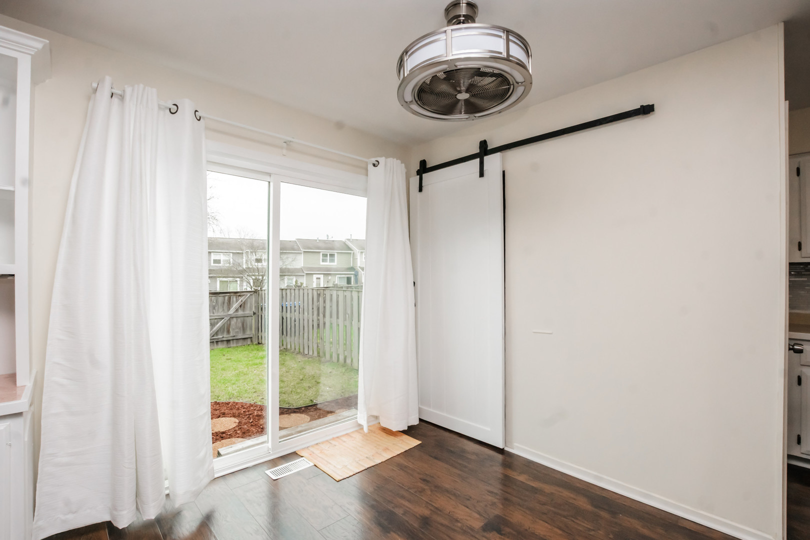 837 Carnaby Court, Schaumburg, IL 60194