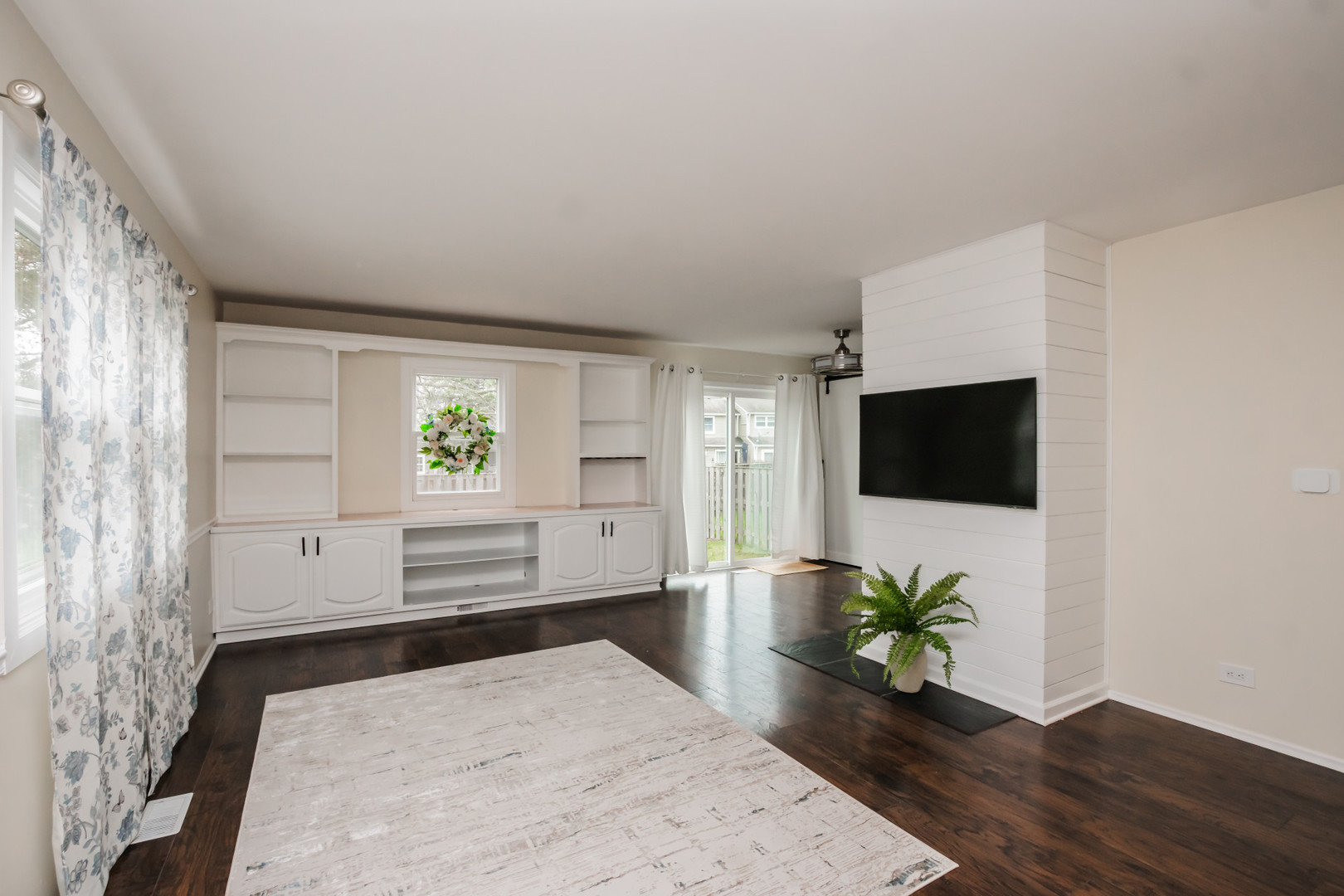 837 Carnaby Court, Schaumburg, IL 60194