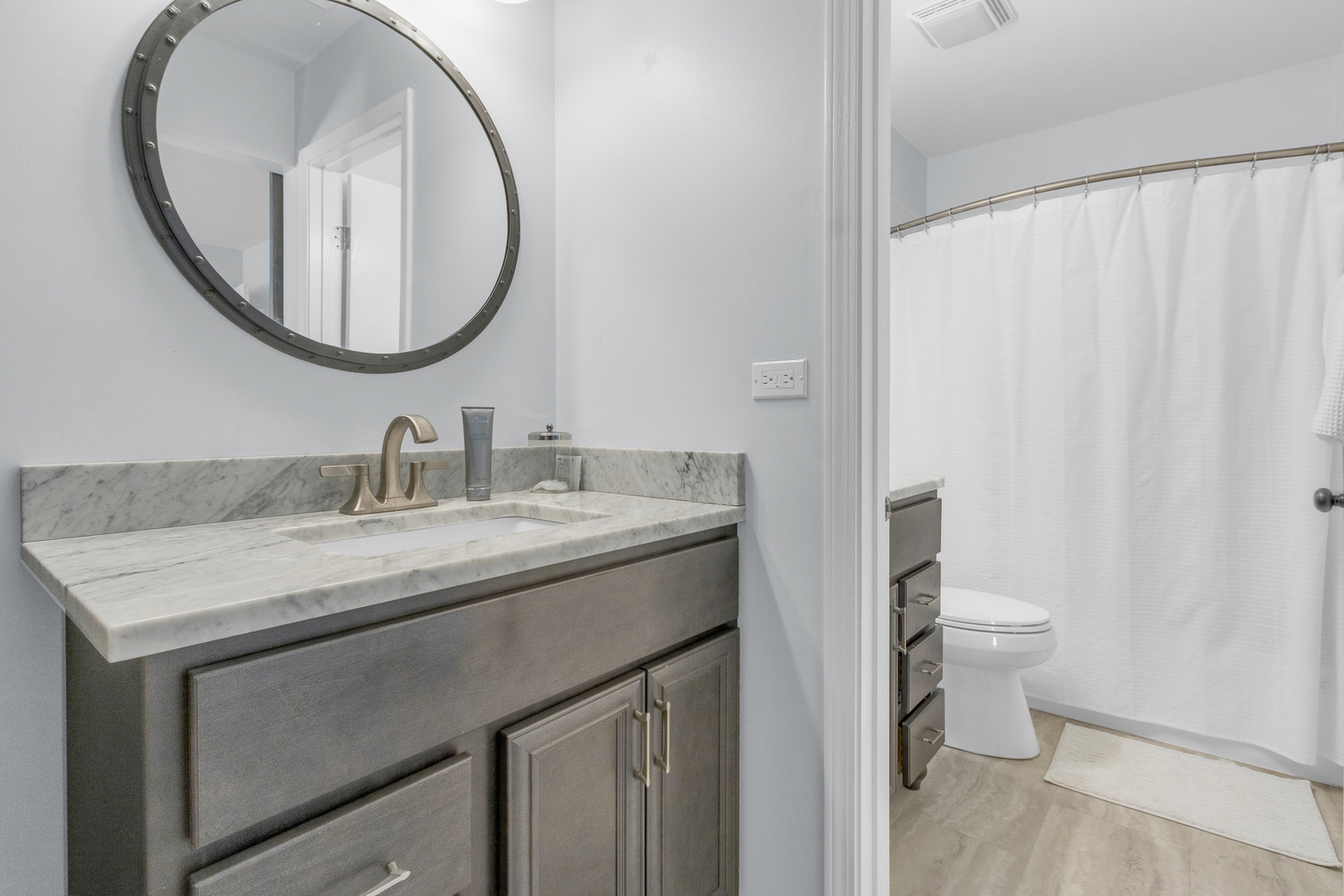 2828 Ashton Court, Westchester, IL 60154