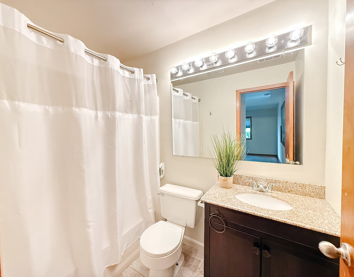 1501 N Milwaukee Avenue #3A, Libertyville, IL 60048