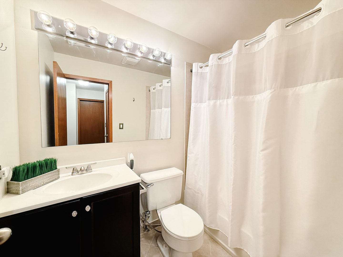 1501 N Milwaukee Avenue #3A, Libertyville, IL 60048