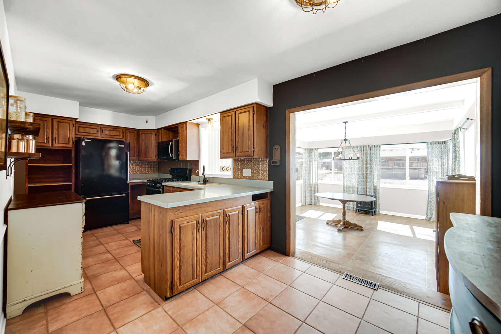 1930 Richard Street, Aurora, IL 60506