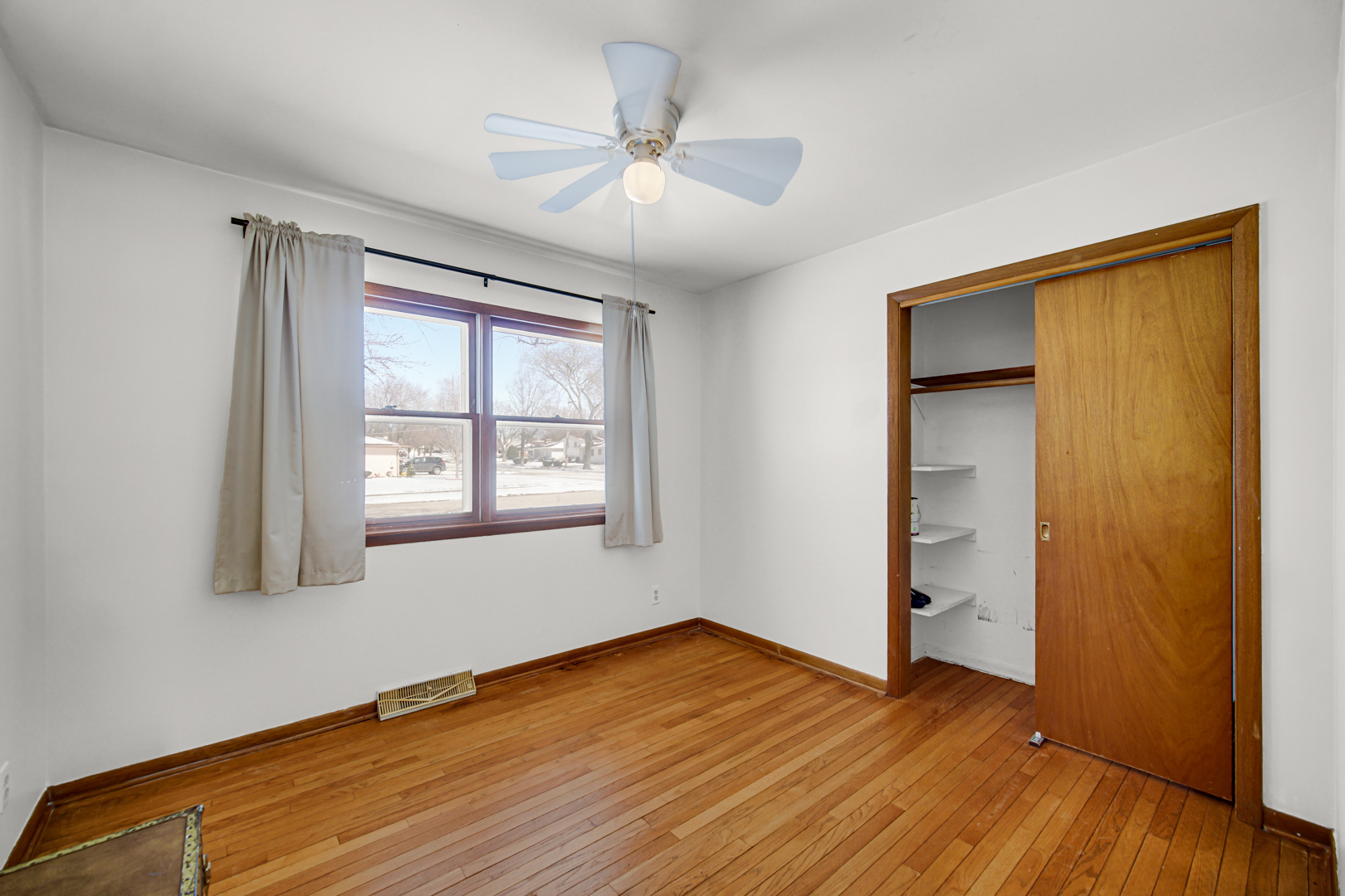 1930 Richard Street, Aurora, IL 60506