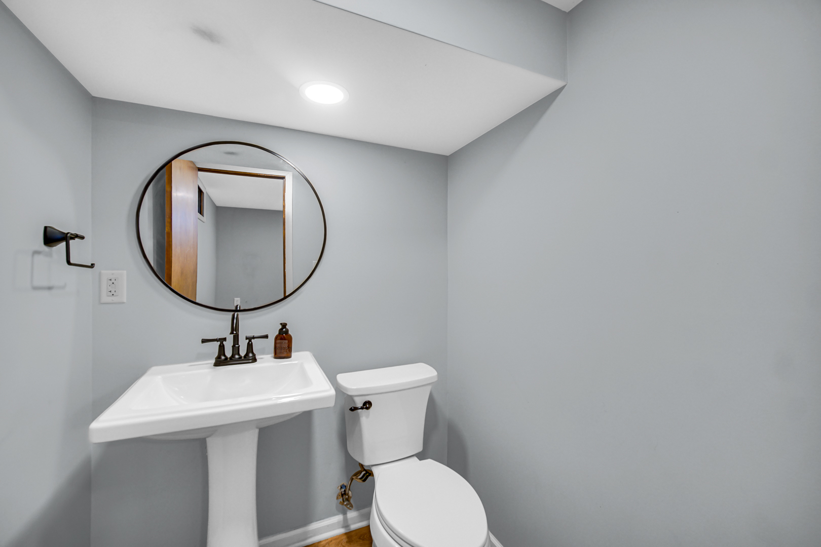 1930 Richard Street, Aurora, IL 60506