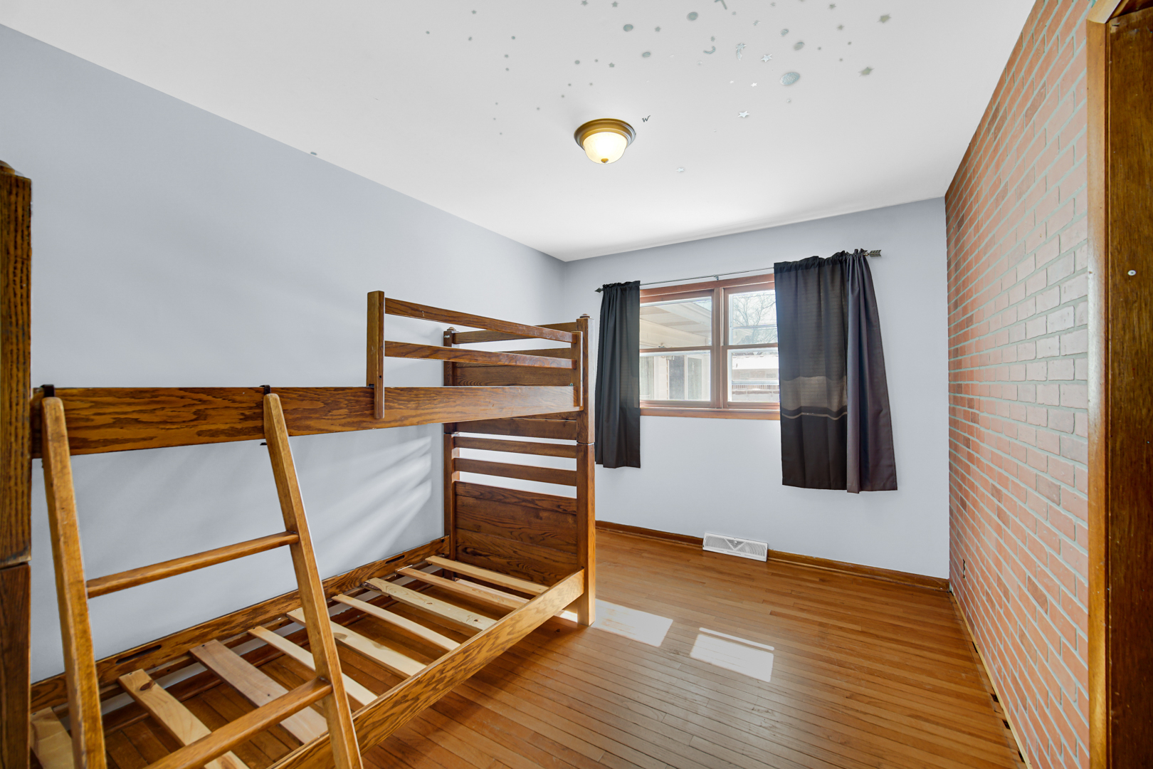 1930 Richard Street, Aurora, IL 60506