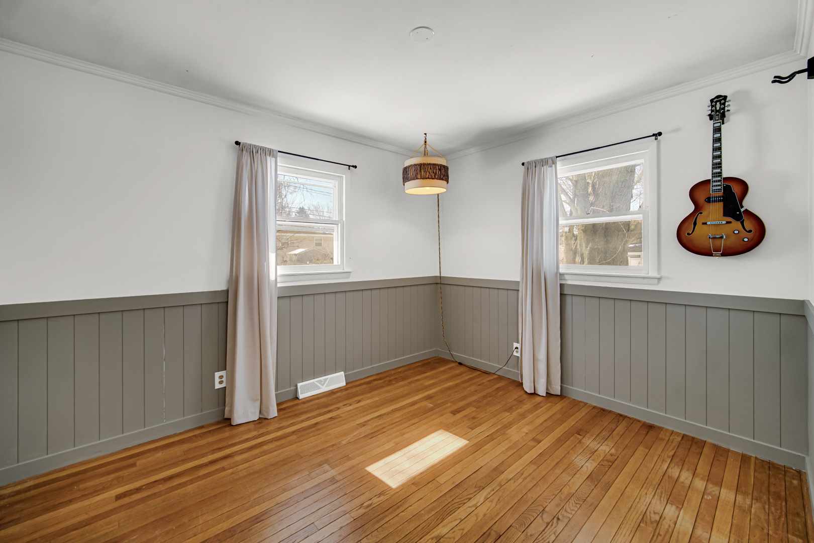 1930 Richard Street, Aurora, IL 60506