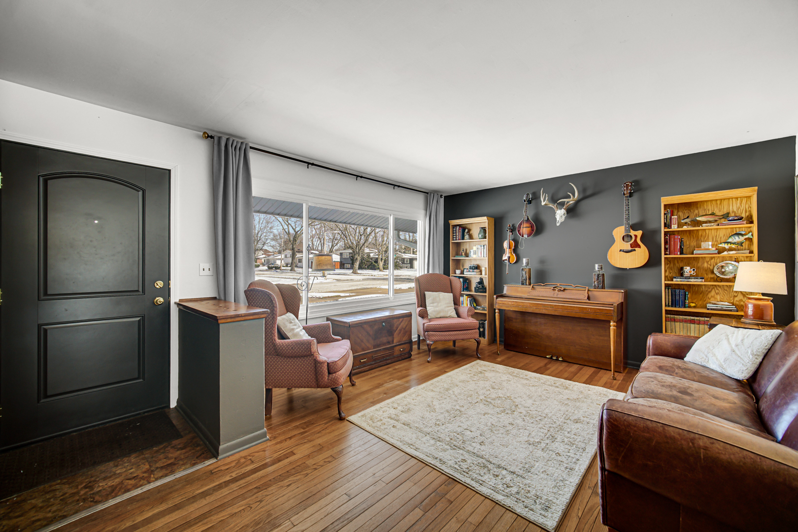 1930 Richard Street, Aurora, IL 60506