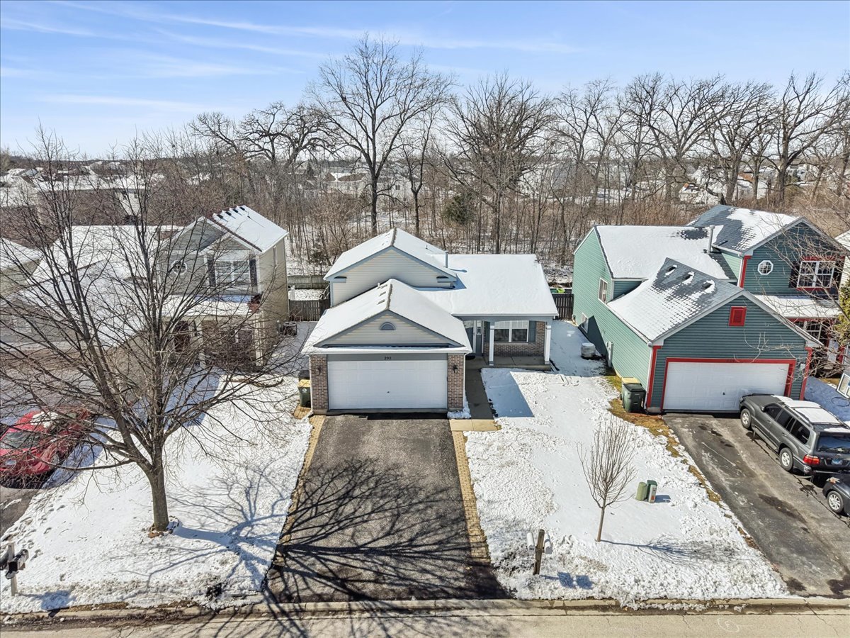 202 Centennial Drive, Hainesville, IL 60073