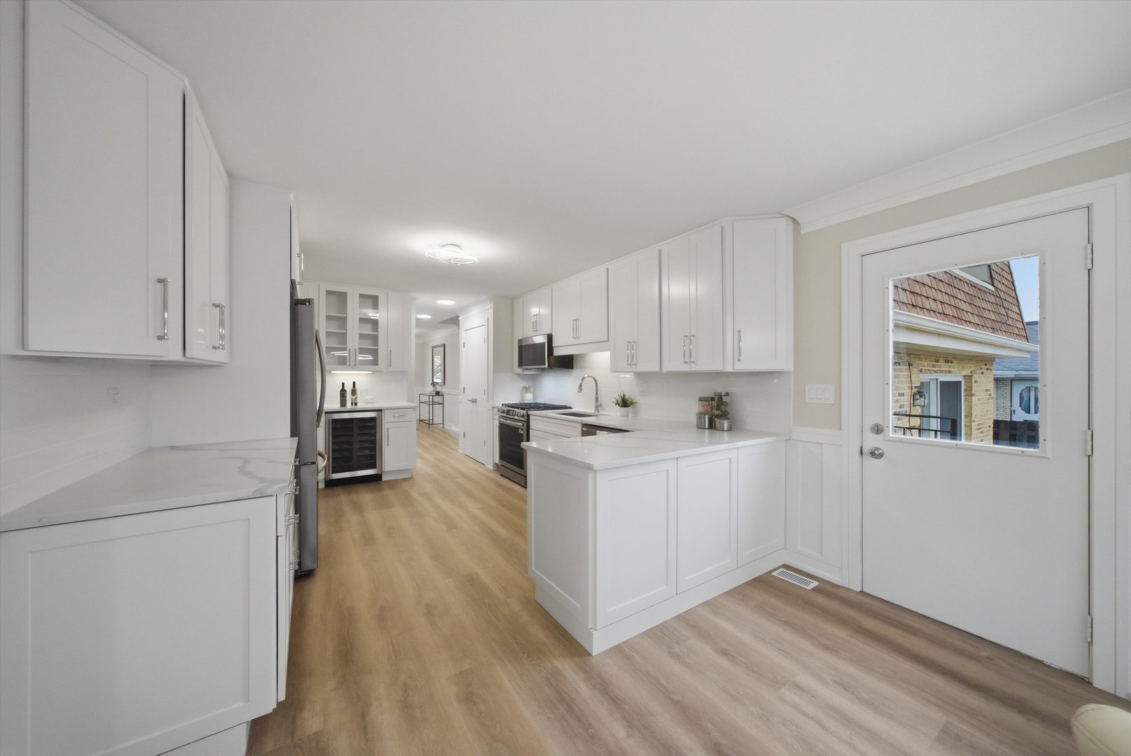 707 S Noah Terrace, Mount Prospect, IL 60056