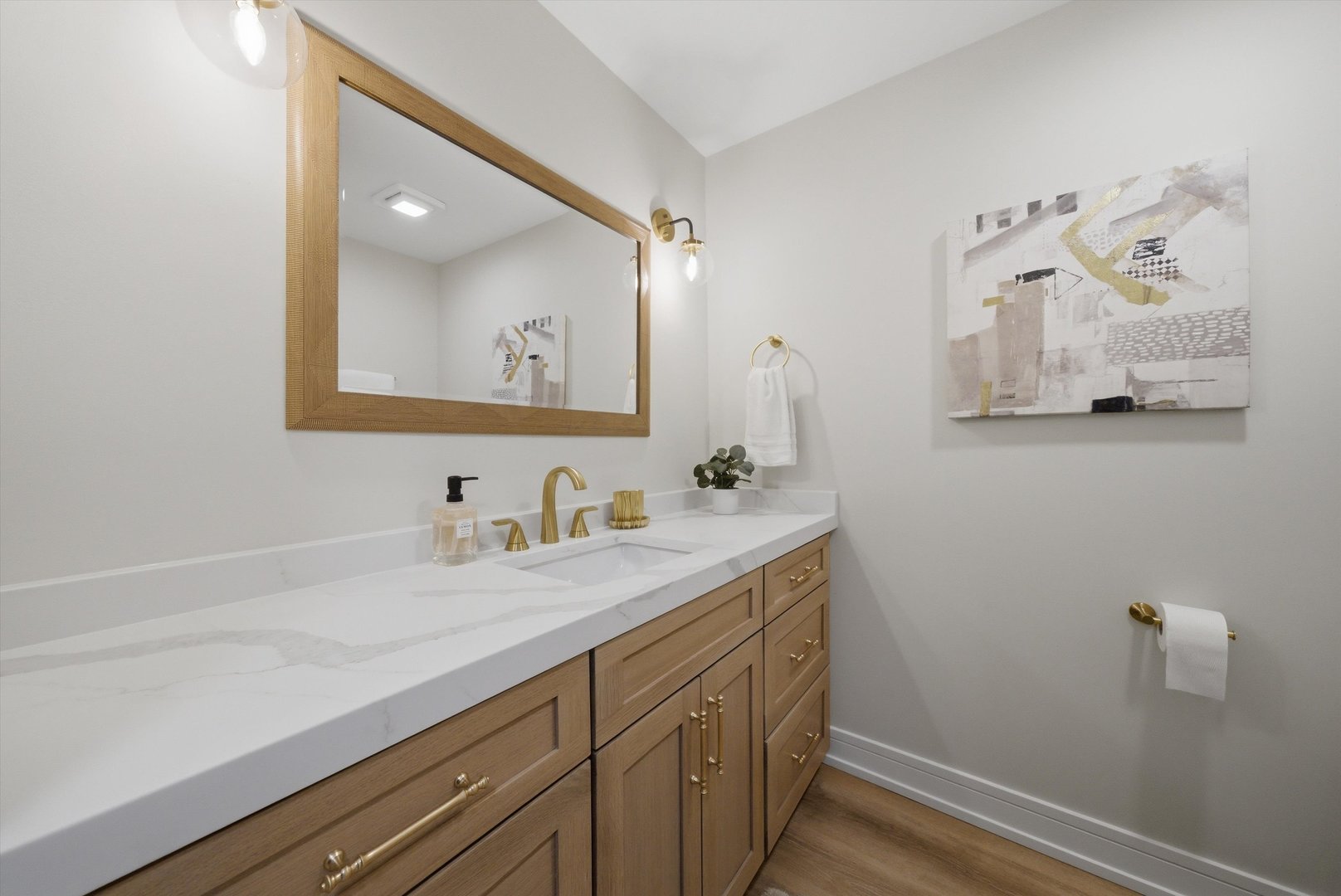 707 S Noah Terrace, Mount Prospect, IL 60056