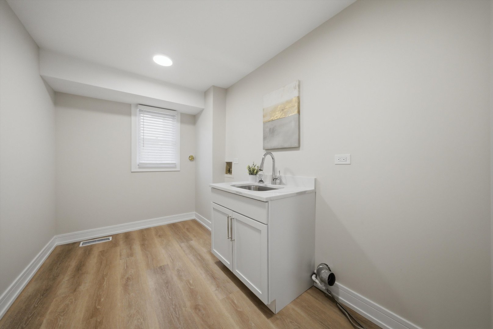 707 S Noah Terrace, Mount Prospect, IL 60056