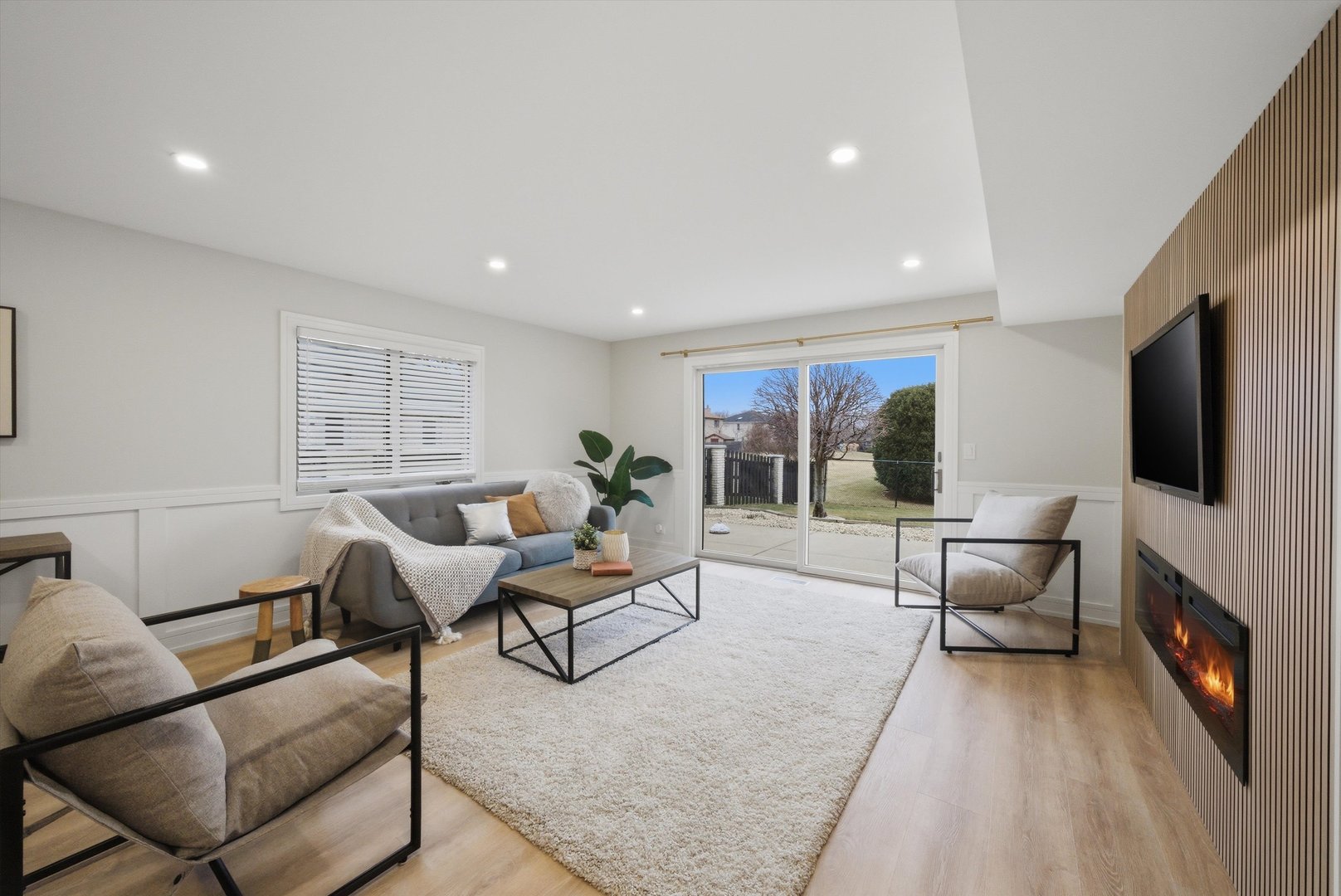 707 S Noah Terrace, Mount Prospect, IL 60056